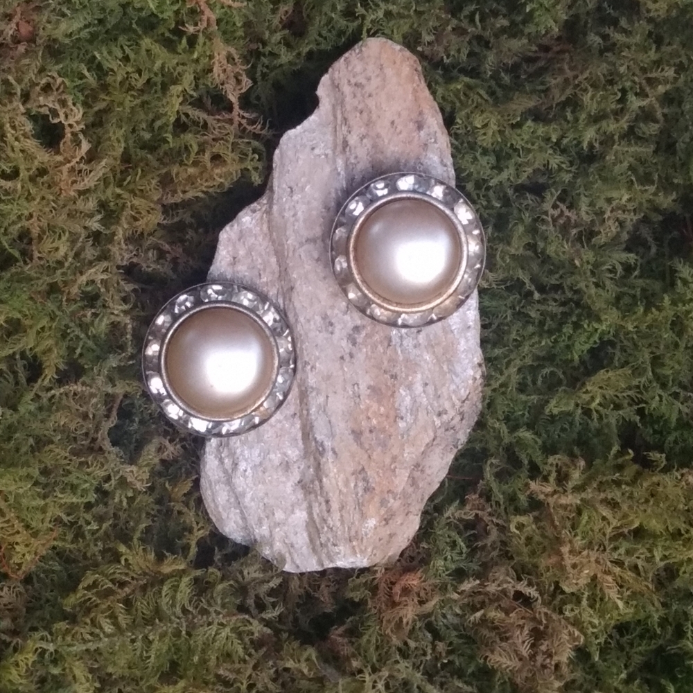 🤎Vintage Rhinestone Encircled Faux Pearl Twist